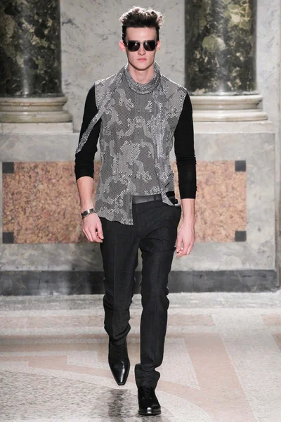 Look 14